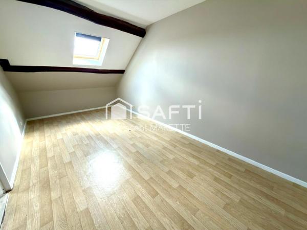 Appartement type maison de ville T3 en duplex, alliant le charme du moderne et de l'ancien.