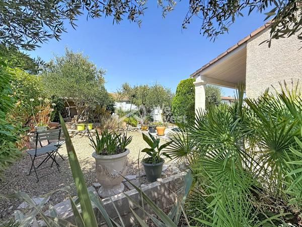Villa avec piscine au calme