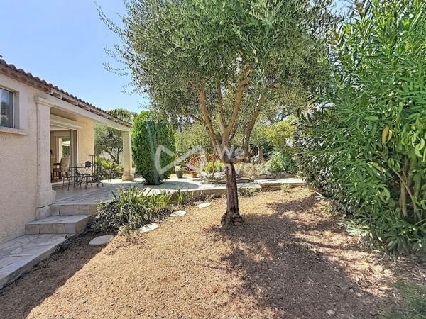 Villa avec piscine au calme