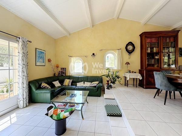 Villa avec piscine au calme