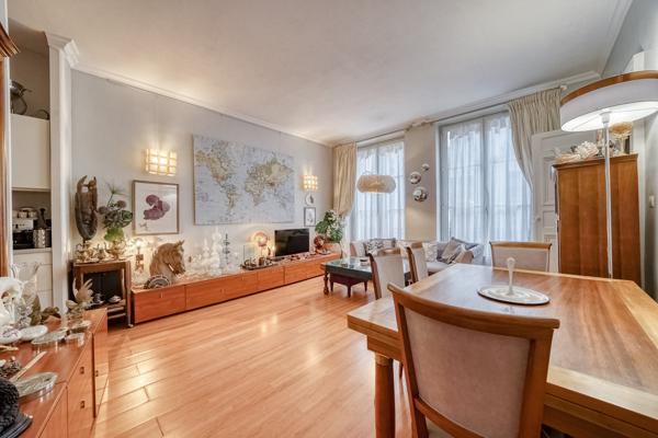 Paris (75001) MAGNIFIQUE 2 PIECES SITUE DANS LE QUARTIER HISTORIQUE DU PALAIS ROYAL