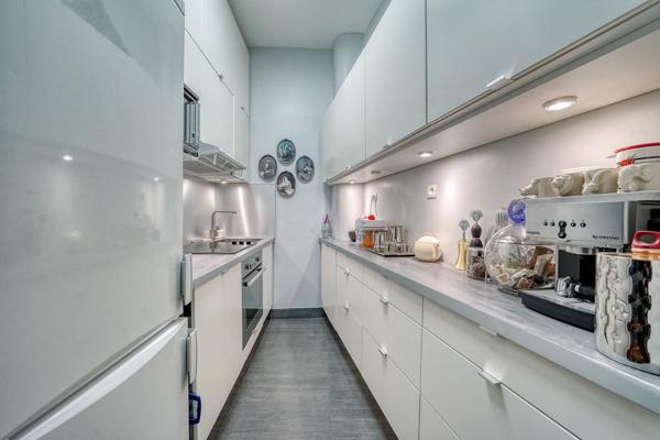 Paris (75001) MAGNIFIQUE 2 PIECES SITUE DANS LE QUARTIER HISTORIQUE DU PALAIS ROYAL