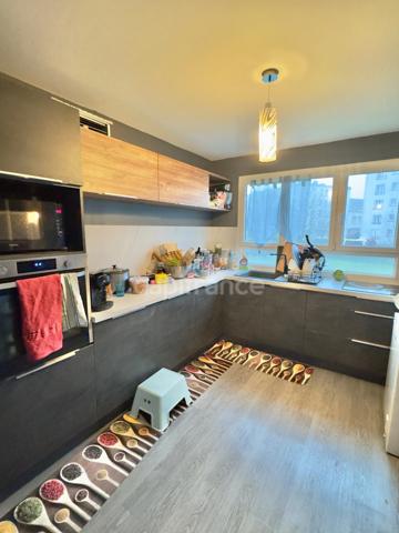 FINISTERE, BREST, PLACE DE STRASBOURG, APT DALLE BÉTON, ASCENSEUR, PLACE DE PARKING, TOUTES COMMODITÉS