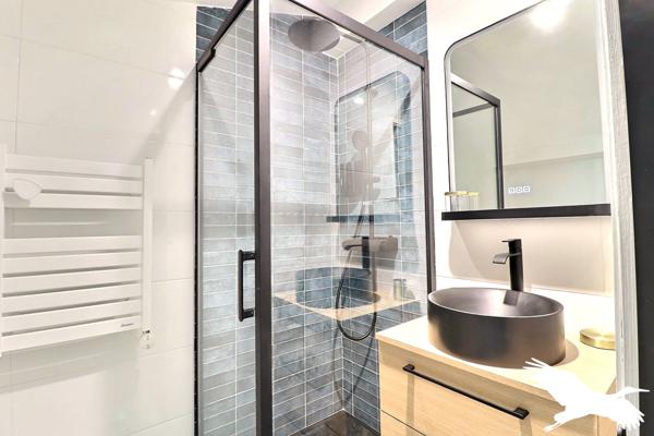 Appartement à louer 1 710 € CC Marseille 4 p 83 m² DPE C