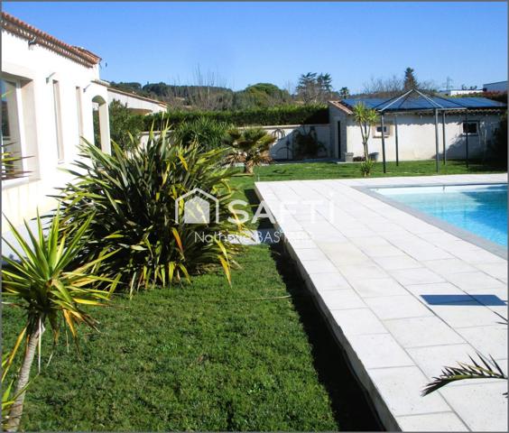 Marignane limitrophe Gignac : jolie villa de charme en semi plain-pied avec piscine et dépendances