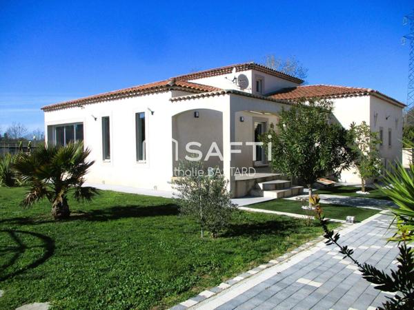 Marignane limitrophe Gignac : jolie villa de charme en semi plain-pied avec piscine et dépendances