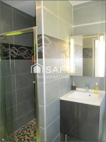 Marignane limitrophe Gignac : jolie villa de charme en semi plain-pied avec piscine et dépendances