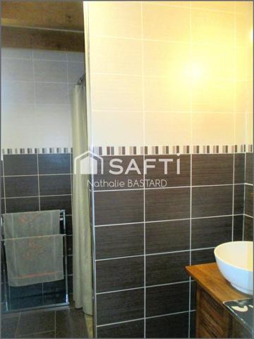 Marignane limitrophe Gignac : jolie villa de charme en semi plain-pied avec piscine et dépendances