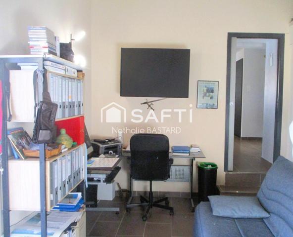 Marignane limitrophe Gignac : jolie villa de charme en semi plain-pied avec piscine et dépendances