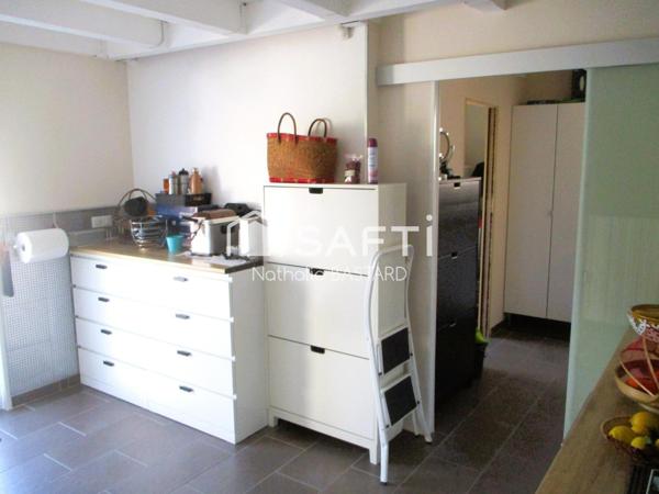 Marignane limitrophe Gignac : jolie villa de charme en semi plain-pied avec piscine et dépendances