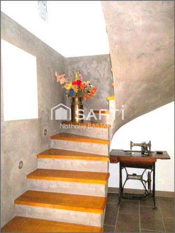 Marignane limitrophe Gignac : jolie villa de charme en semi plain-pied avec piscine et dépendances