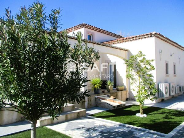 Marignane limitrophe Gignac : jolie villa de charme en semi plain-pied avec piscine et dépendances