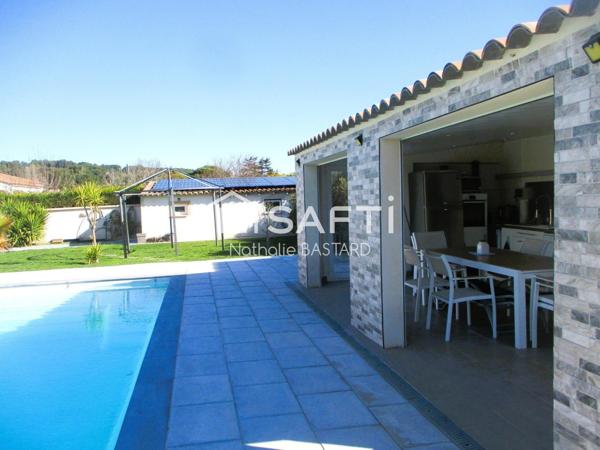 Marignane limitrophe Gignac : jolie villa de charme en semi plain-pied avec piscine et dépendances