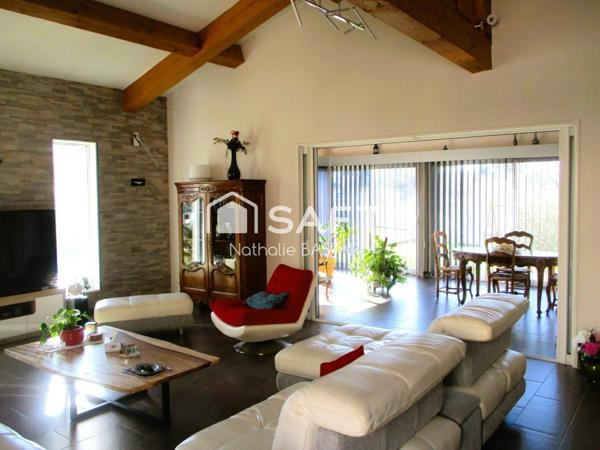 Marignane limitrophe Gignac : jolie villa de charme en semi plain-pied avec piscine et dépendances