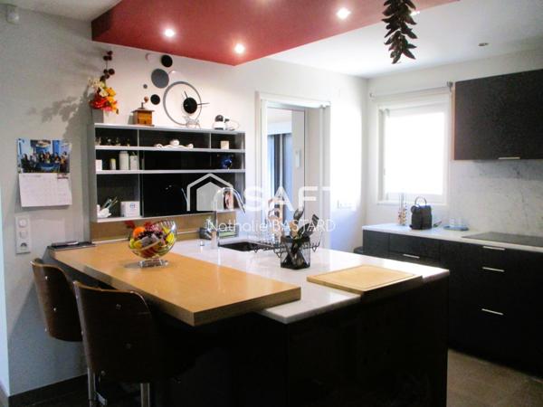 Marignane limitrophe Gignac : jolie villa de charme en semi plain-pied avec piscine et dépendances