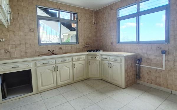 Appartement à louer    3 pièces • 62 m2 Pointe-Noire