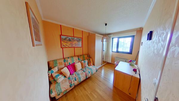 Talence - T3 traversant dans résidence isolée par l'extérieur