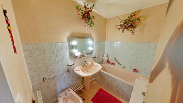 Talence - T3 traversant dans résidence isolée par l'extérieur