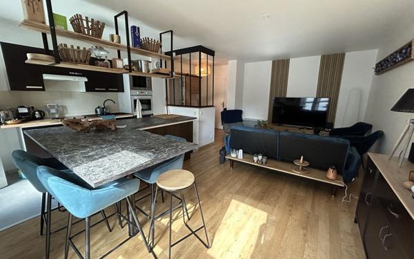 Appartement à vendre    3 pièces • 64 m2 Tours