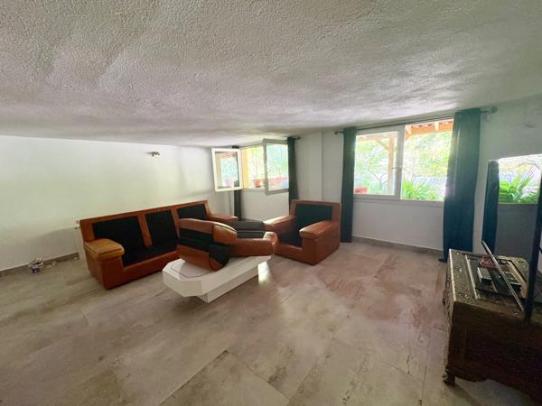 Charmant appartement de 70 m² avec jardin arboré de 300 m² – Fréjus