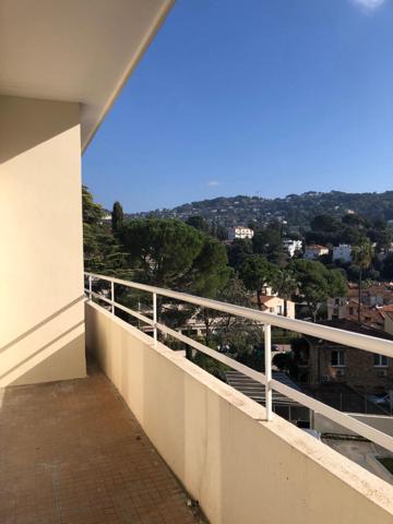 Appartement Le Cannet 1 pièce 39.76 m2 BALCONS CAVE