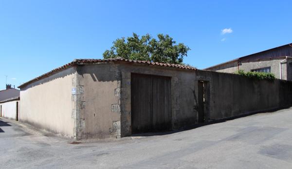 DÉPENDANCE EN PIERRE / TERRAIN