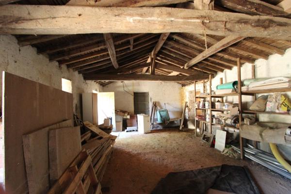 DÉPENDANCE EN PIERRE / TERRAIN