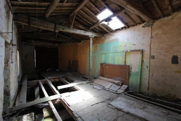 DÉPENDANCE EN PIERRE / TERRAIN