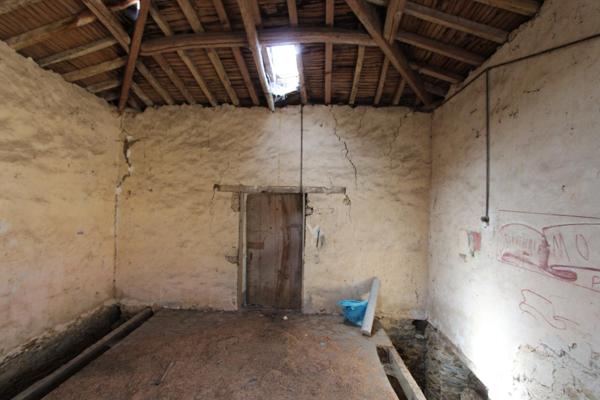 DÉPENDANCE EN PIERRE / TERRAIN