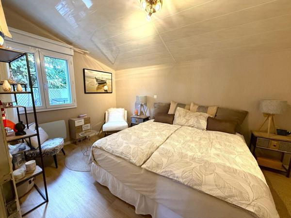 Maison d'architecte avec dependance, piscine, carport