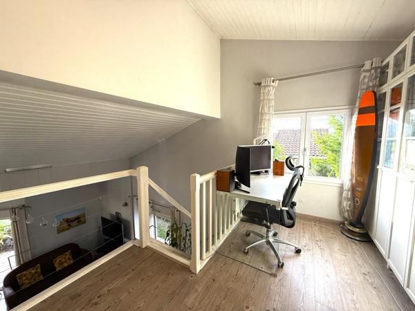 Maison d'architecte avec dependance, piscine, carport