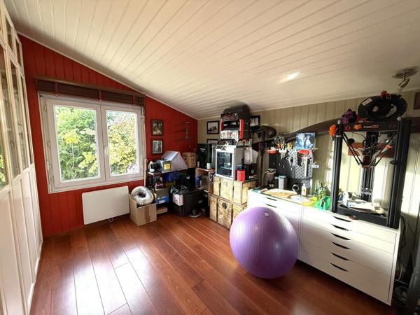 Maison d'architecte avec dependance, piscine, carport