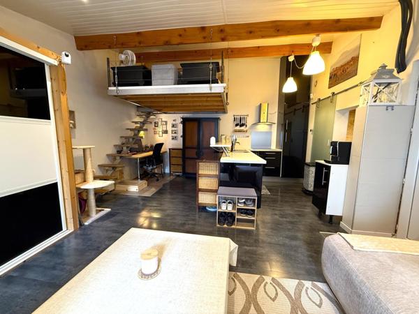 Maison d'architecte avec dependance, piscine, carport