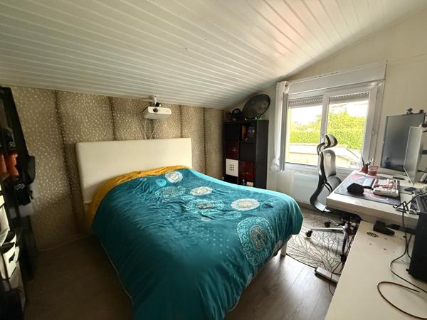 Maison d'architecte avec dependance, piscine, carport