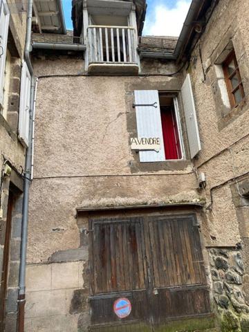 Maison de ville à vendre à Salers dans le Cantal (15140), ref : 15060/1089