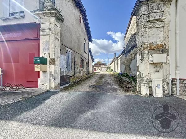 Vente Immeuble 10 pièces 315 m2 à Coutras