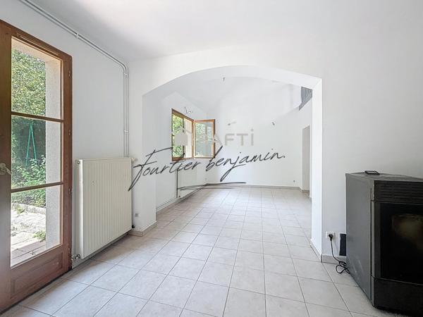 Grande maison rénovée proche commodités