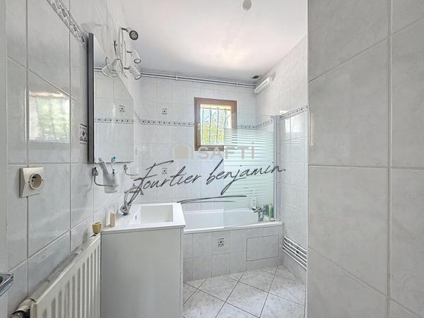 Grande maison rénovée proche commodités