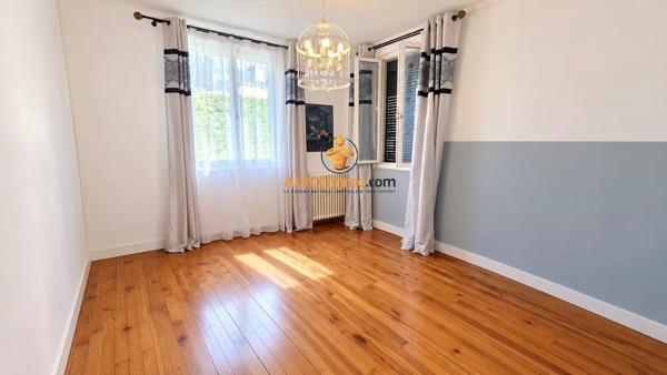 Vente                                                      Maison de village
                        
                     6 pièces                      181 m2                     à Ayzac-Ost