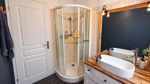 Vente                                                      Maison de village
                        
                     6 pièces                      181 m2                     à Ayzac-Ost