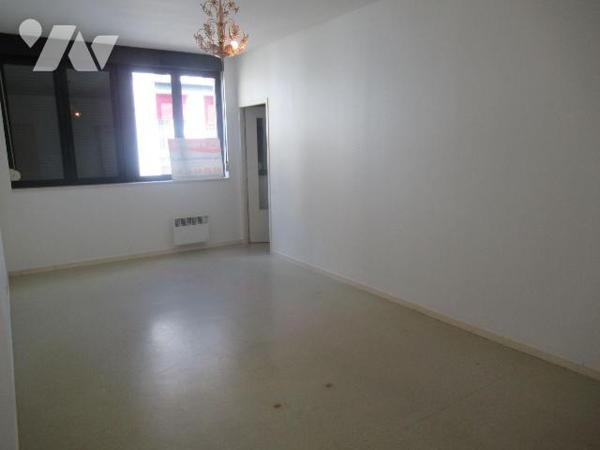 A vendre coeur de ville dans résidence de 1996 appartement de type 2 d'une surface de 53m². Sit...