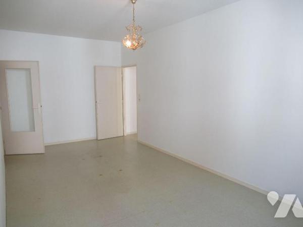 A vendre coeur de ville dans résidence de 1996 appartement de type 2 d'une surface de 53m². Sit...