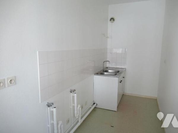 A vendre coeur de ville dans résidence de 1996 appartement de type 2 d'une surface de 53m². Sit...