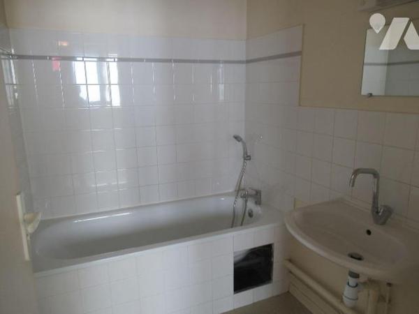 A vendre coeur de ville dans résidence de 1996 appartement de type 2 d'une surface de 53m². Sit...