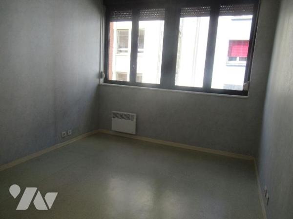 A vendre coeur de ville dans résidence de 1996 appartement de type 2 d'une surface de 53m². Sit...