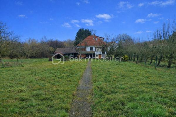 Venez découvrir cette opportunité immobilière sur la commune de attractive Lorry les Metz (proximité Metz).

Cet ensemble foncier (avec maison d'habitation à rénover ou démolir) s'étend sur  6118m² dont 2 778 m² sont constructibles (sur trois parcelles distinctes). Proximité des axes de communication et des transports.

Un certificat d’urbanisme positif est disponible pour la construction de deux maisons supplémentaires sur des parcelles de 591 m² et 616 m².

N'hésitez pas à me contacter pour plus d'informations.