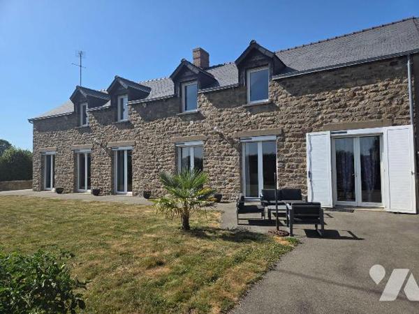 ARON- Sortie de ville de MAYENNE, vaste maison en pierres mitoyenne.

Maison en pierres en bo...