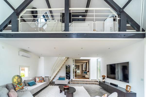 Maison
                                                                                                                                                                                                                                                                                                                        5 pièce(s)                                                                                                                                                                                                          4 chambre(s)                                                                                                                                                                                                          161  m²