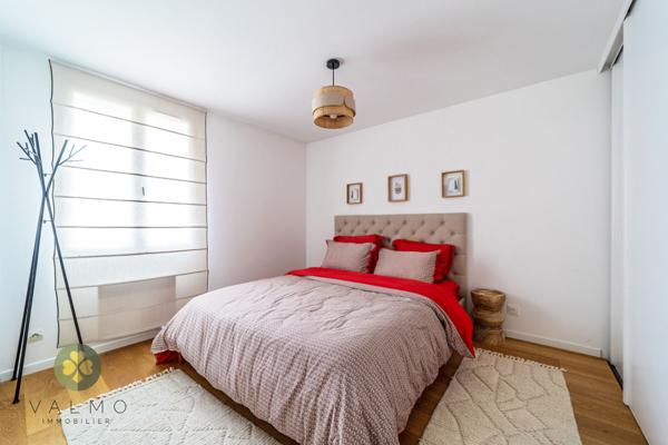 Maison
                                                                                                                                                                                                                                                                                                                        5 pièce(s)                                                                                                                                                                                                          4 chambre(s)                                                                                                                                                                                                          161  m²
