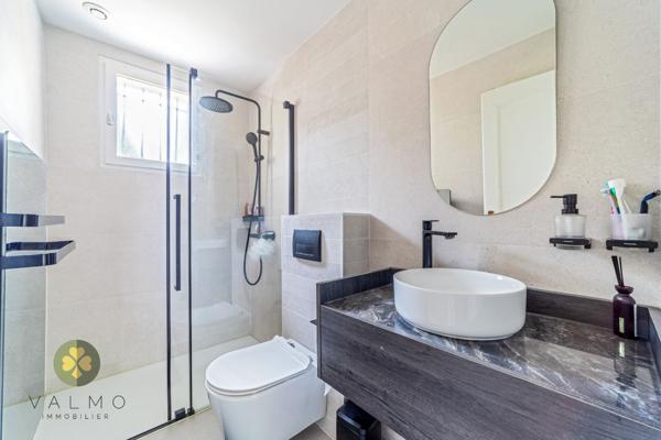 Maison
                                                                                                                                                                                                                                                                                                                        5 pièce(s)                                                                                                                                                                                                          4 chambre(s)                                                                                                                                                                                                          161  m²